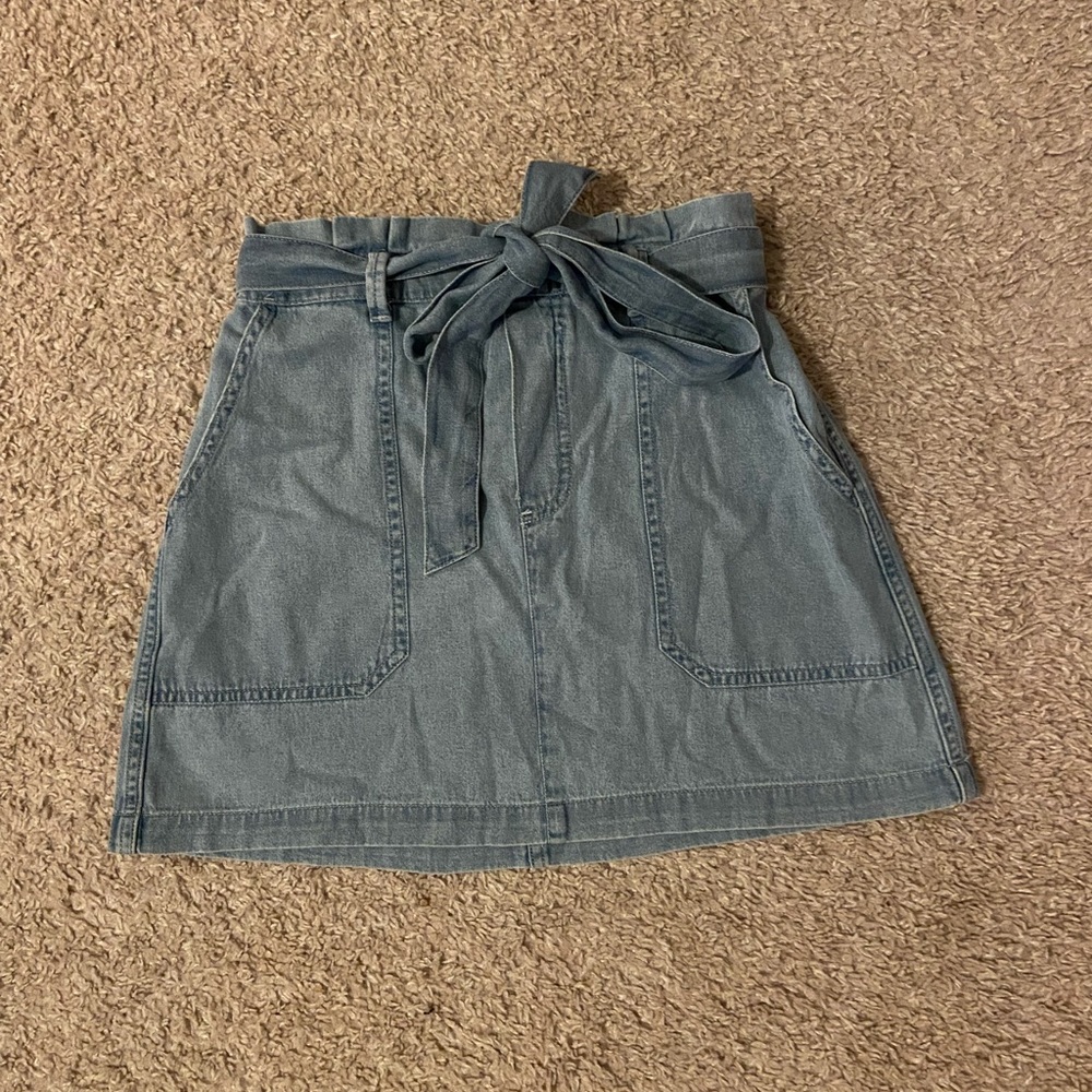 American Eagle tie skirt- size small